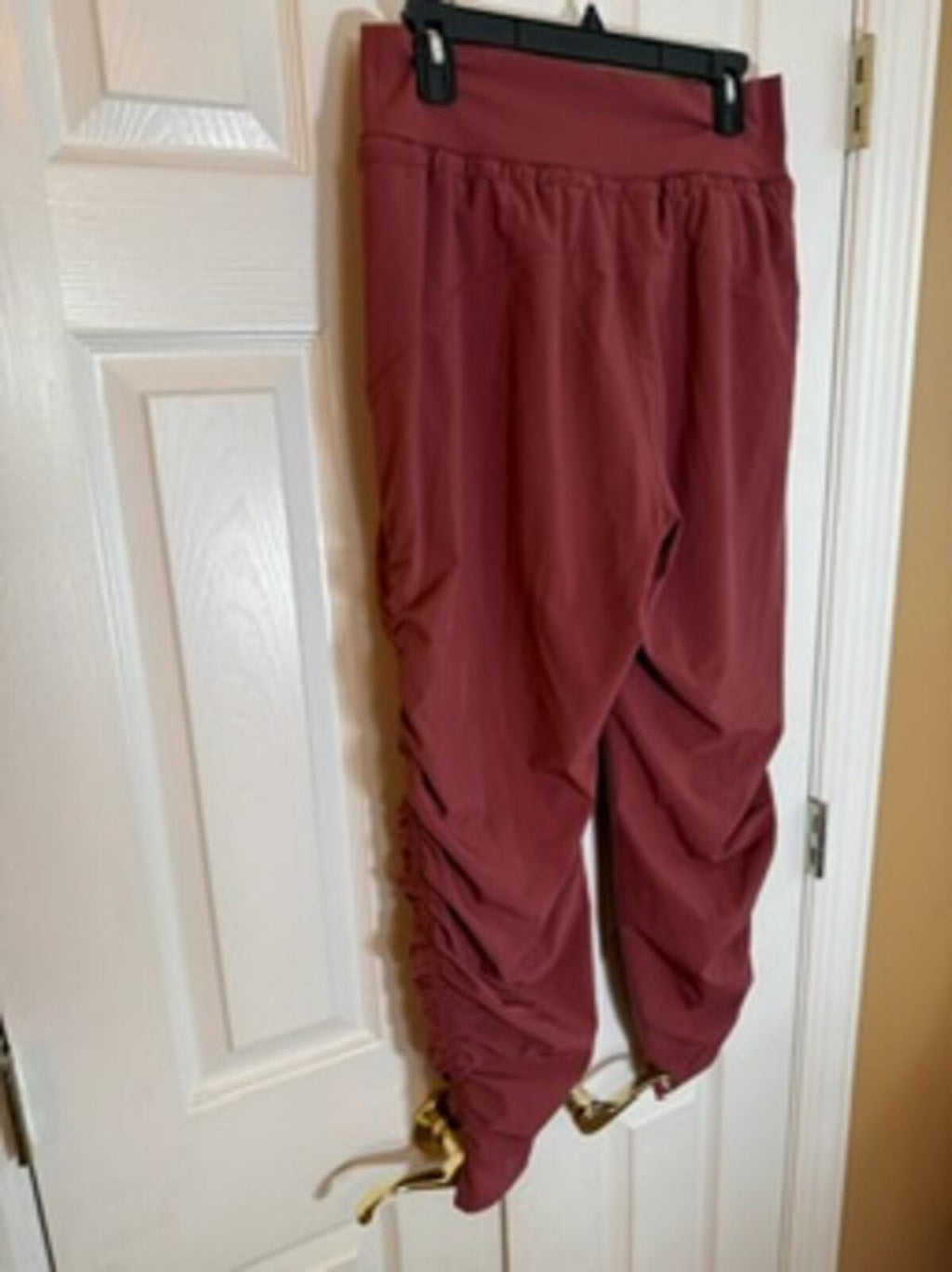 Athleta Attitude Lined Pant Women’s Size 6 Burgundy Ruched