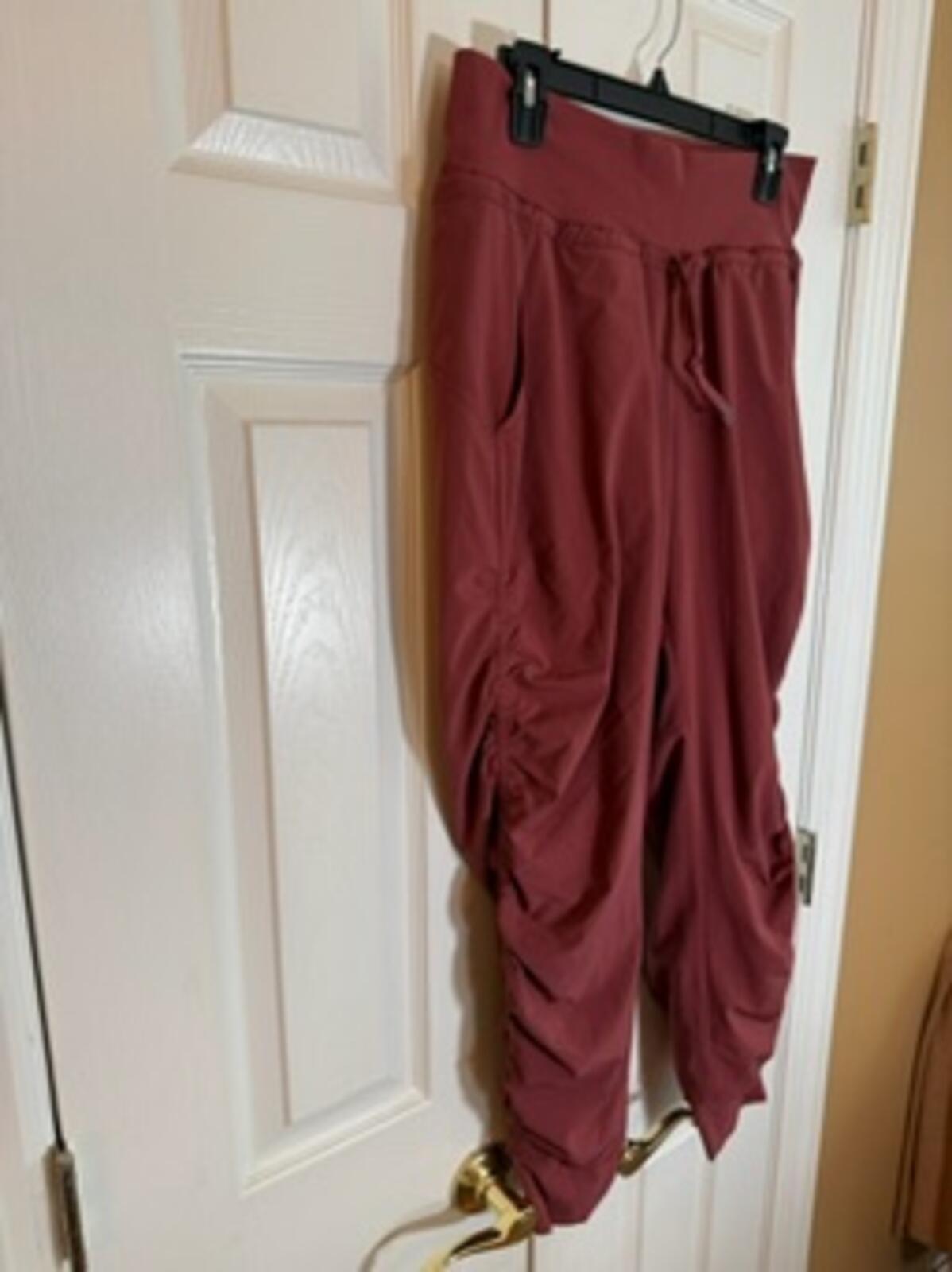 Athleta Attitude Lined Pant Women’s Size 6 Burgundy Ruched