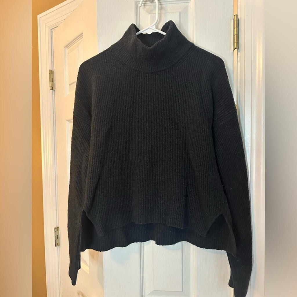 Abercrombie & Fitch Black Sweater