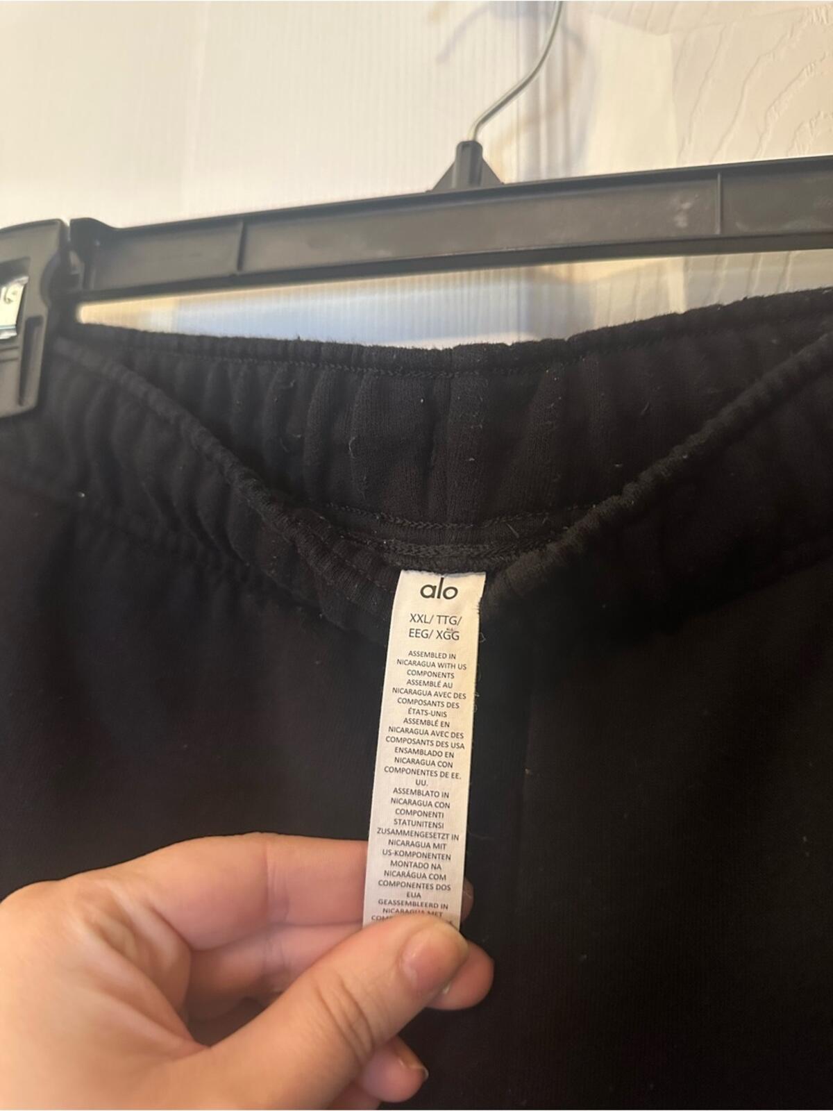 ALO Yoga Black Accolade Sweatpants
