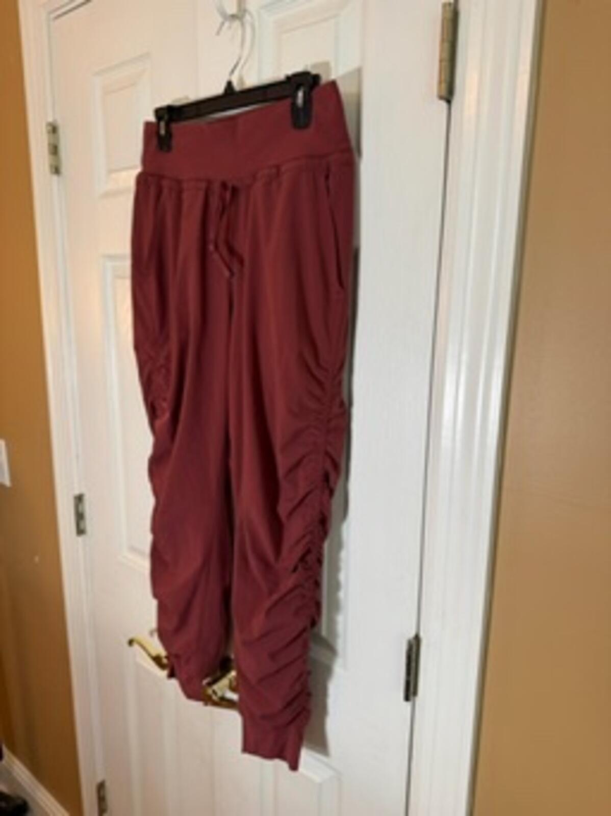 Athleta Attitude Lined Pant Women’s Size 6 Burgundy Ruched