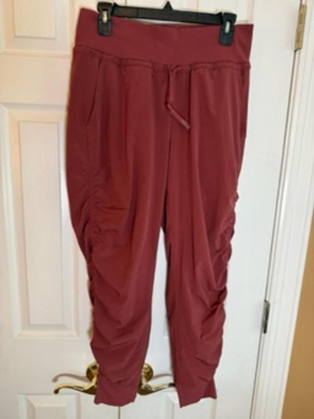 Athleta Attitude Lined Pant Women’s Size 6 Burgundy Ruched