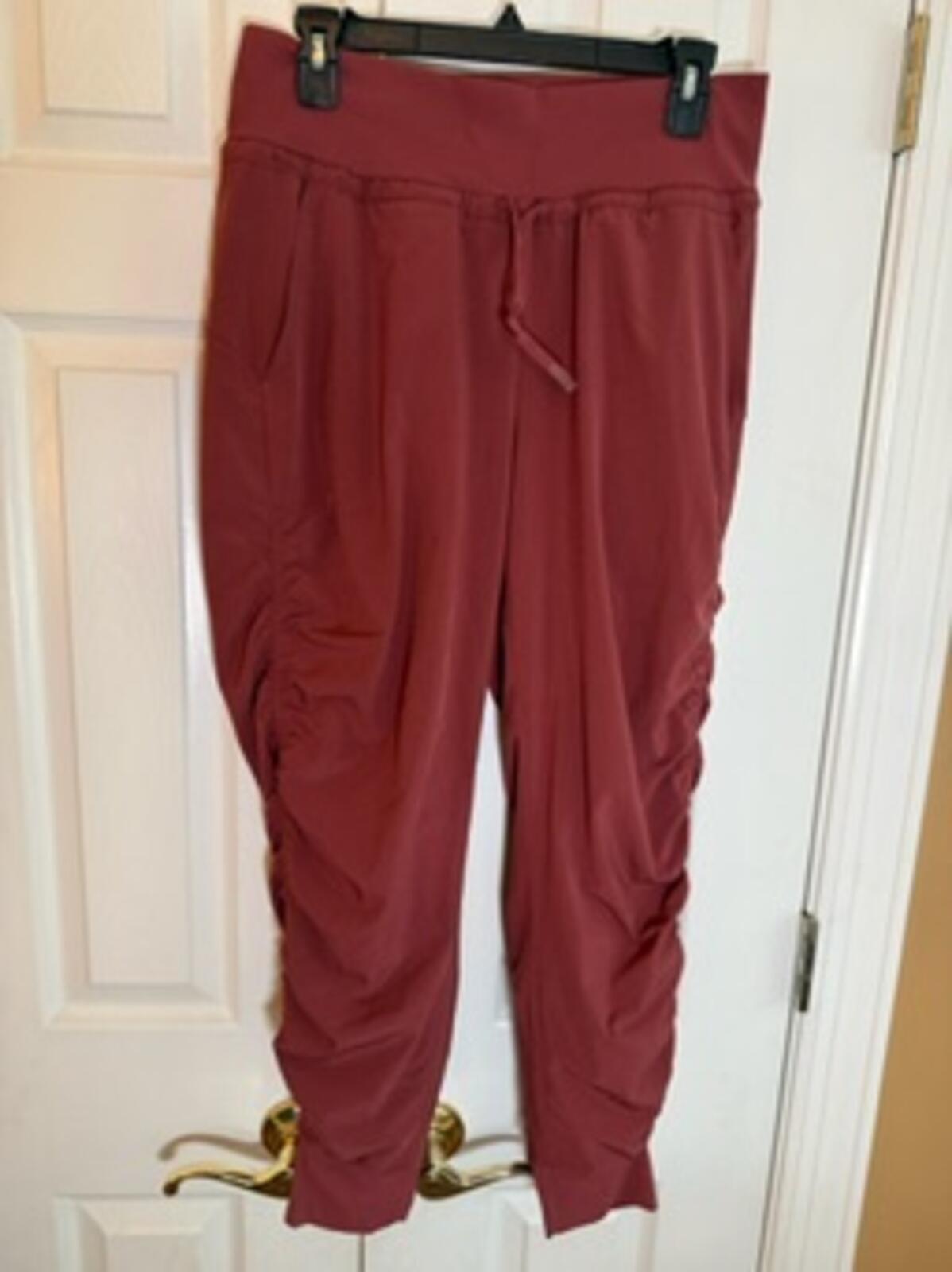 Athleta Attitude Lined Pant Women’s Size 6 Burgundy Ruched