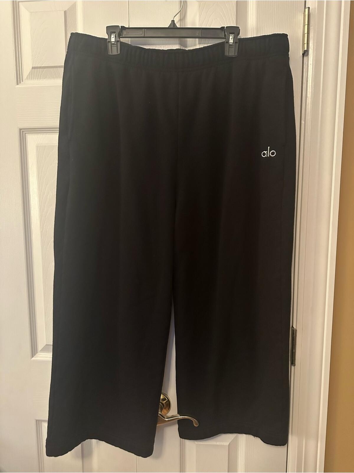ALO Yoga Black Accolade Sweatpants