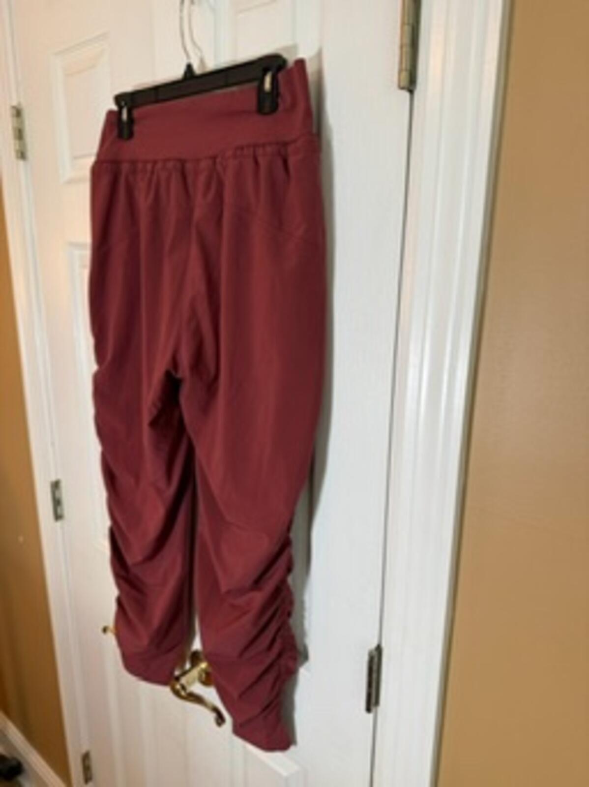 Athleta Attitude Lined Pant Women’s Size 6 Burgundy Ruched