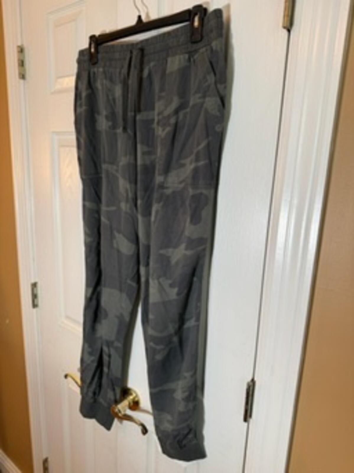 Splendid Women's Gray Camouflage Jogger Pants Size L/G